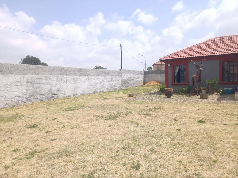3 Bedroom Property for Sale in Eike Park Gauteng