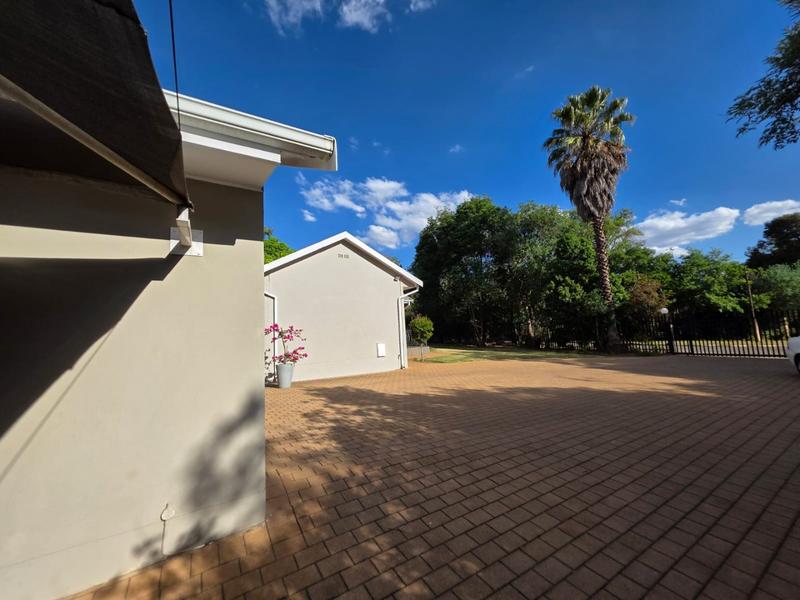 5 Bedroom Property for Sale in Greenhills Gauteng