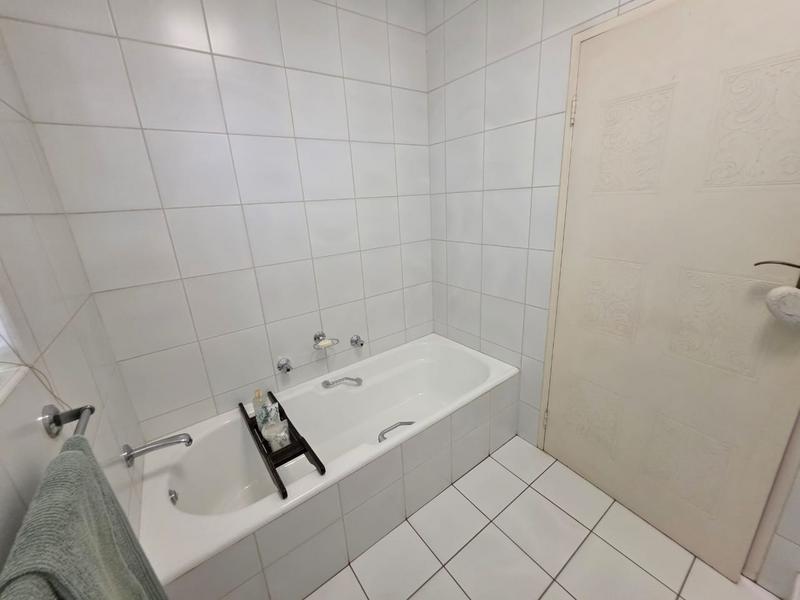5 Bedroom Property for Sale in Greenhills Gauteng
