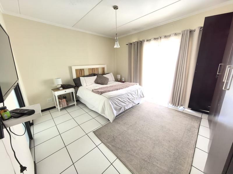2 Bedroom Property for Sale in Greenstone Hill Gauteng