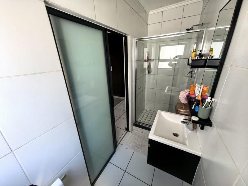 2 Bedroom Property for Sale in Greenstone Hill Gauteng