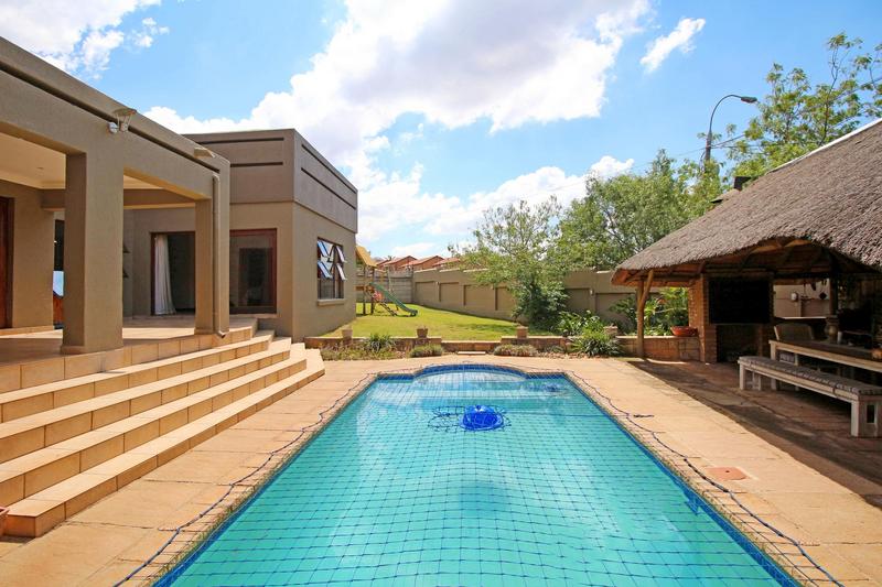 To Let 5 Bedroom Property for Rent in Little Falls Gauteng