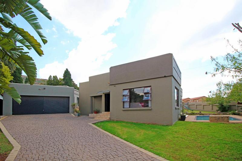 To Let 5 Bedroom Property for Rent in Little Falls Gauteng