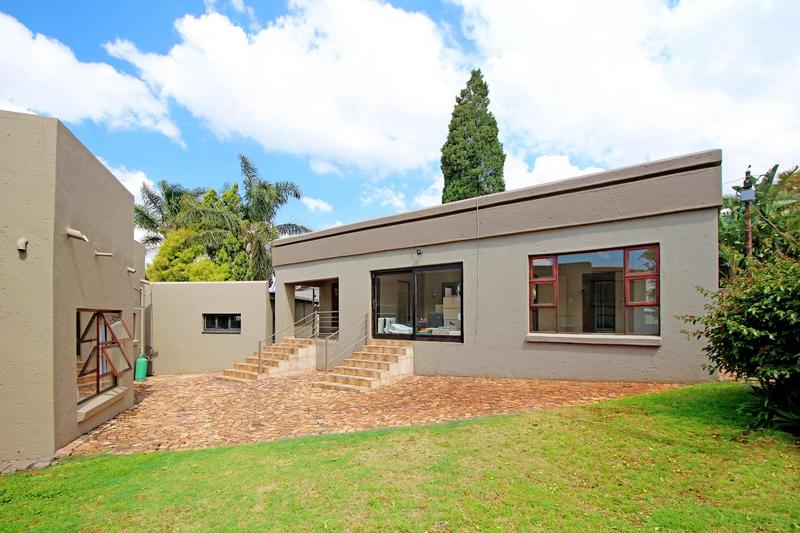 To Let 5 Bedroom Property for Rent in Little Falls Gauteng