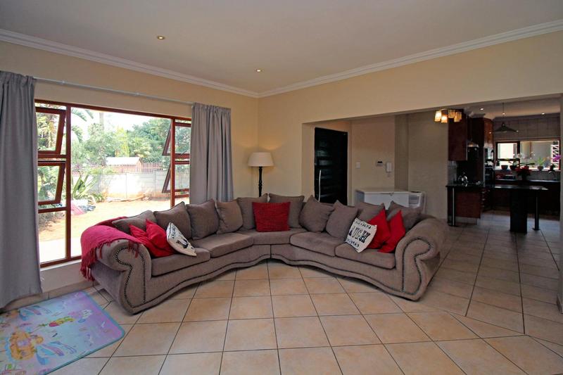 To Let 5 Bedroom Property for Rent in Little Falls Gauteng