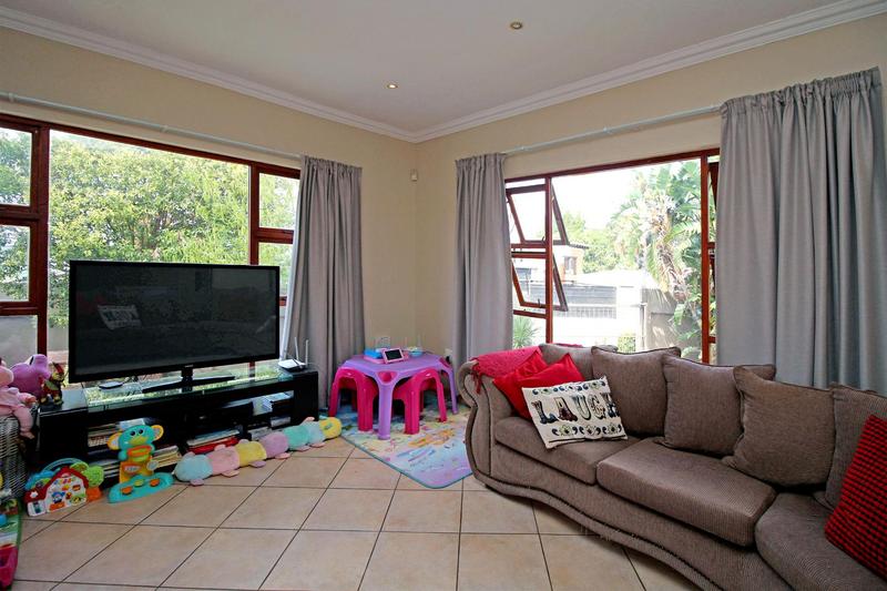 To Let 5 Bedroom Property for Rent in Little Falls Gauteng