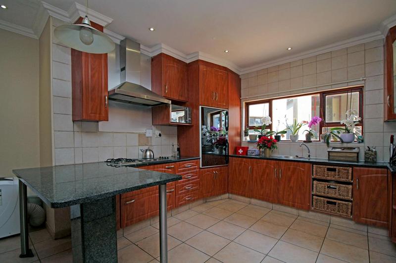 To Let 5 Bedroom Property for Rent in Little Falls Gauteng