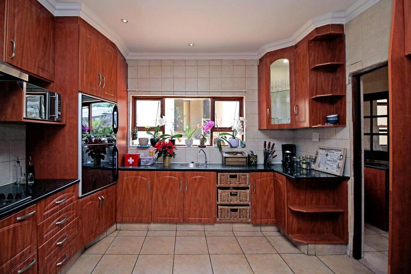 To Let 5 Bedroom Property for Rent in Little Falls Gauteng