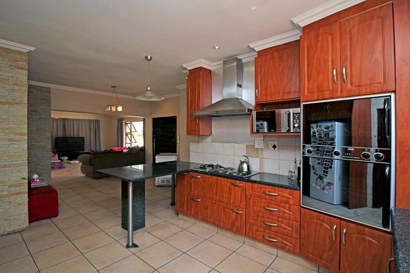 To Let 5 Bedroom Property for Rent in Little Falls Gauteng
