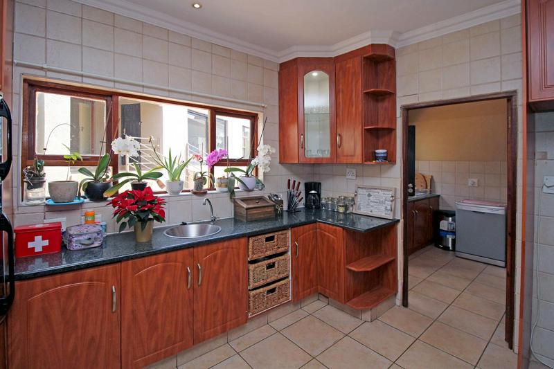 To Let 5 Bedroom Property for Rent in Little Falls Gauteng