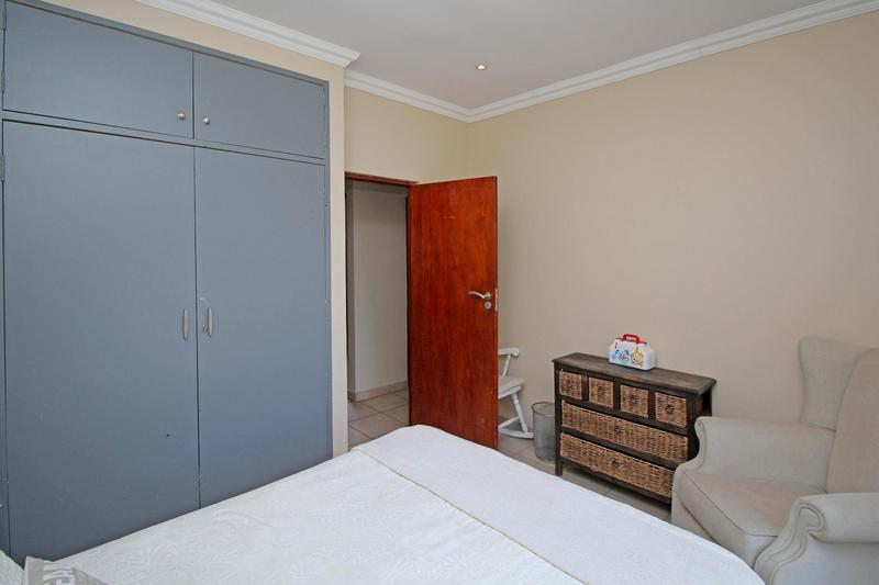 To Let 5 Bedroom Property for Rent in Little Falls Gauteng