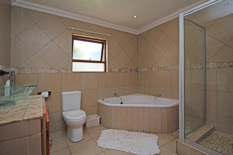 To Let 5 Bedroom Property for Rent in Little Falls Gauteng