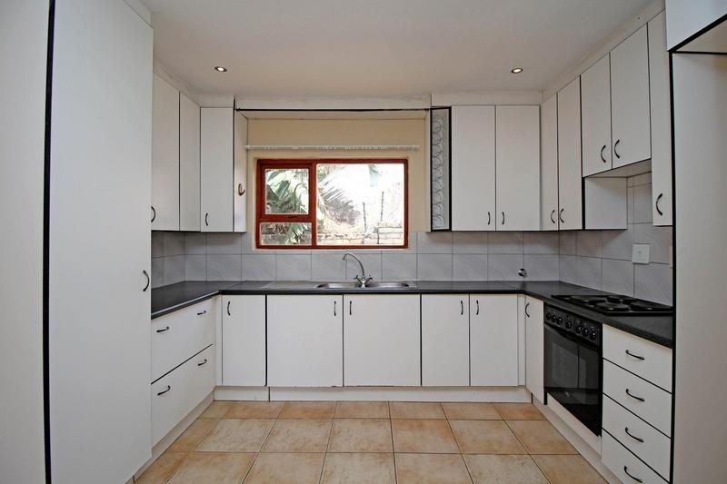 To Let 5 Bedroom Property for Rent in Little Falls Gauteng
