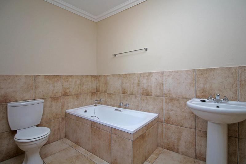 To Let 5 Bedroom Property for Rent in Little Falls Gauteng
