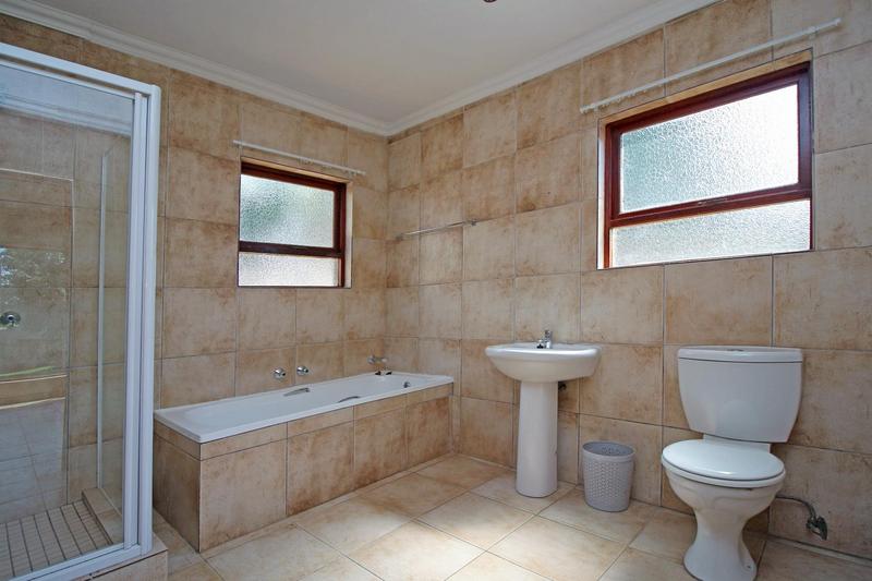 To Let 5 Bedroom Property for Rent in Little Falls Gauteng