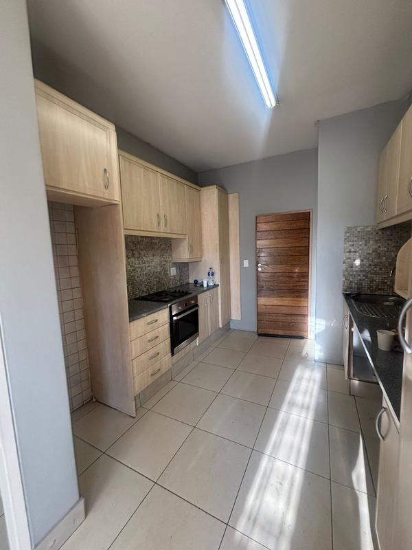 To Let 2 Bedroom Property for Rent in Milpark Gauteng