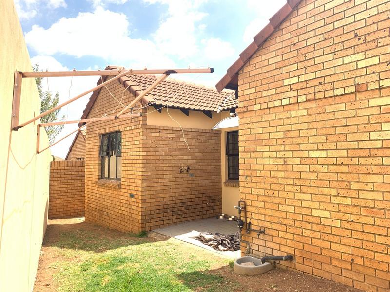 2 Bedroom Property for Sale in Halfway Gardens Gauteng
