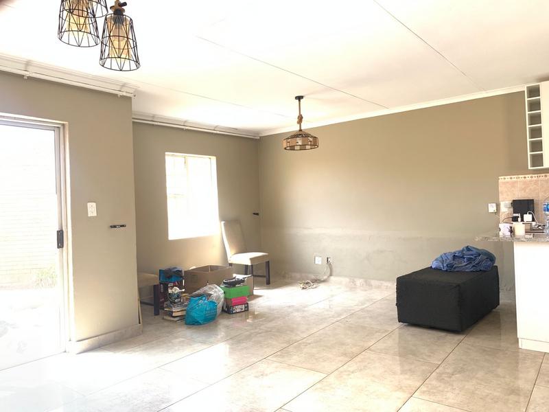 2 Bedroom Property for Sale in Halfway Gardens Gauteng