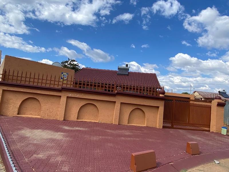 6 Bedroom Property for Sale in Tembisa Central Gauteng