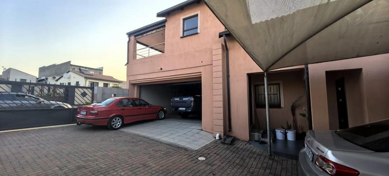 4 Bedroom Property for Sale in Olievenhoutbosch Gauteng