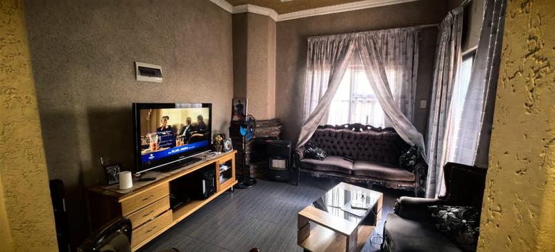 4 Bedroom Property for Sale in Olievenhoutbosch Gauteng