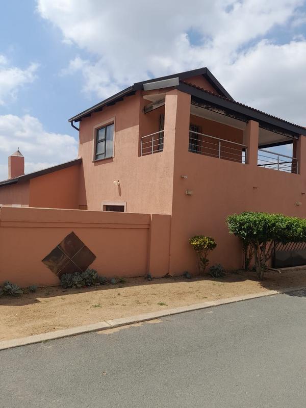 4 Bedroom Property for Sale in Olievenhoutbosch Gauteng