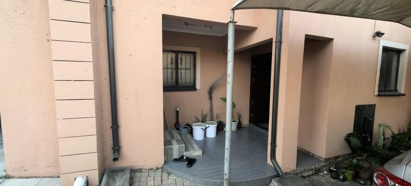 4 Bedroom Property for Sale in Olievenhoutbosch Gauteng