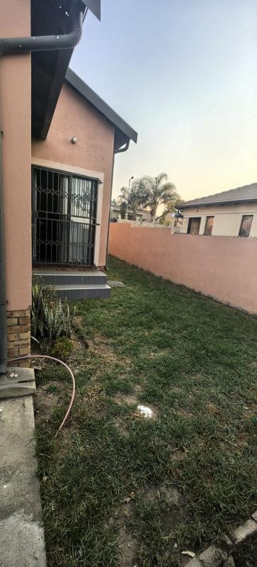 4 Bedroom Property for Sale in Olievenhoutbosch Gauteng