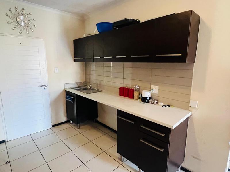 2 Bedroom Property for Sale in Oakdene Gauteng