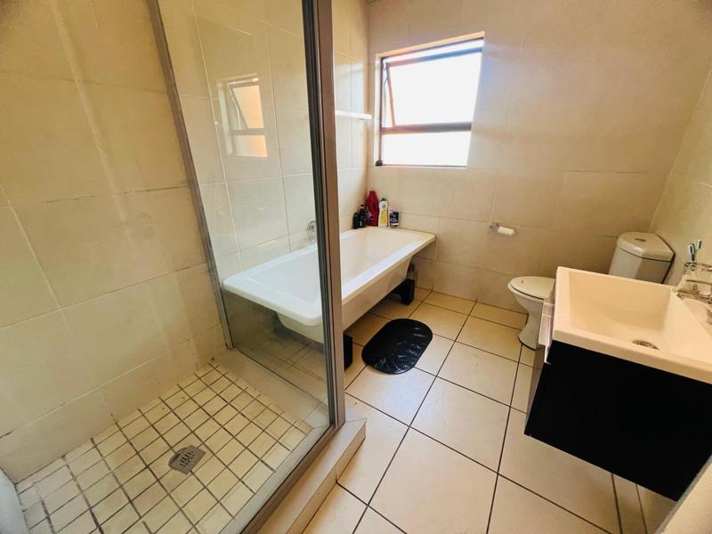 2 Bedroom Property for Sale in Oakdene Gauteng