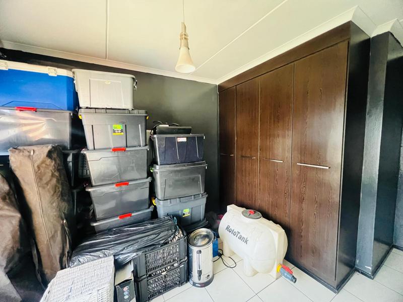 2 Bedroom Property for Sale in Oakdene Gauteng