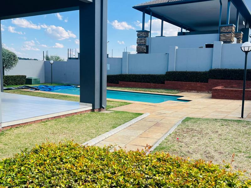 2 Bedroom Property for Sale in Oakdene Gauteng