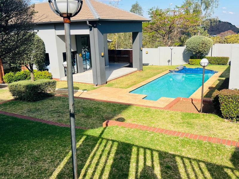 2 Bedroom Property for Sale in Oakdene Gauteng