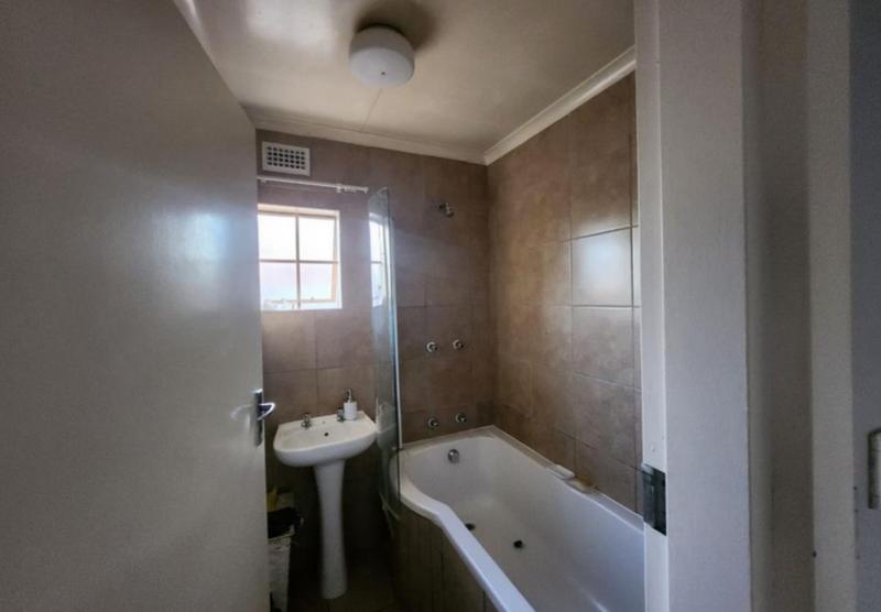 2 Bedroom Property for Sale in Thatch Hill Estate Gauteng