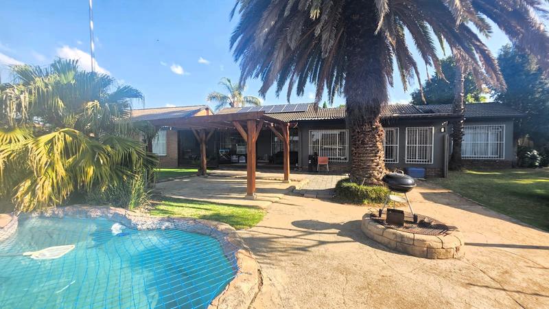 4 Bedroom Property for Sale in The Reeds Gauteng