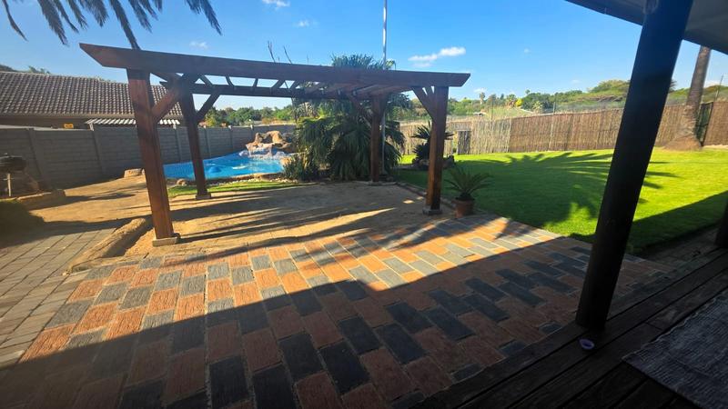 4 Bedroom Property for Sale in The Reeds Gauteng