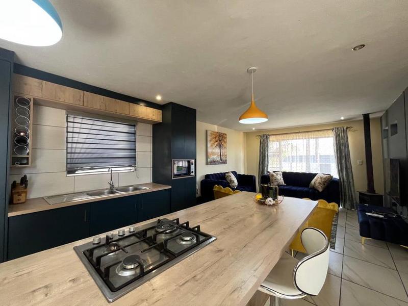 To Let 4 Bedroom Property for Rent in Fleurhof Gauteng