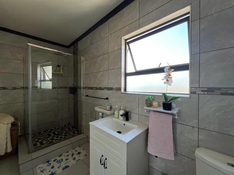 To Let 4 Bedroom Property for Rent in Fleurhof Gauteng