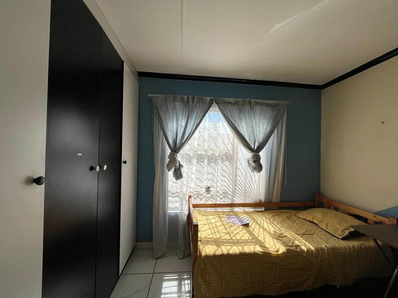 To Let 4 Bedroom Property for Rent in Fleurhof Gauteng