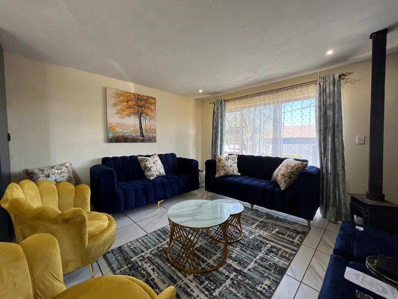 To Let 4 Bedroom Property for Rent in Fleurhof Gauteng