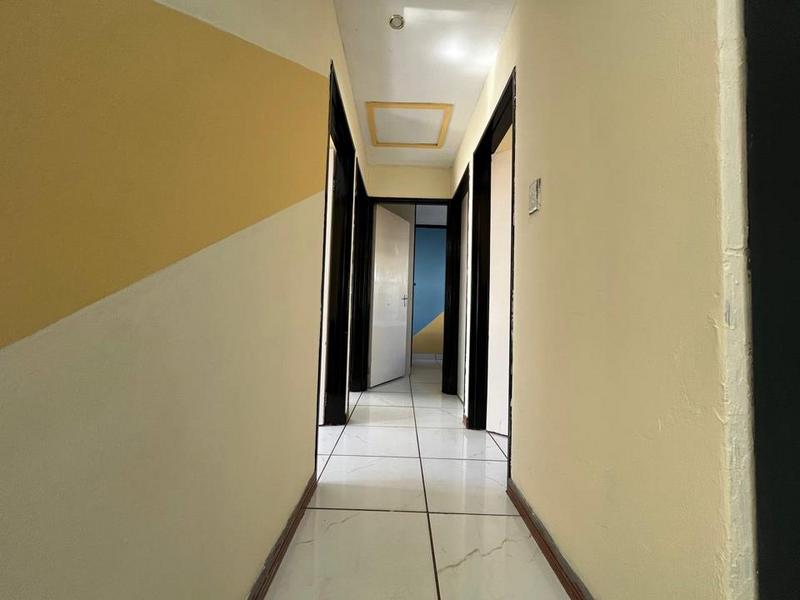 To Let 4 Bedroom Property for Rent in Fleurhof Gauteng
