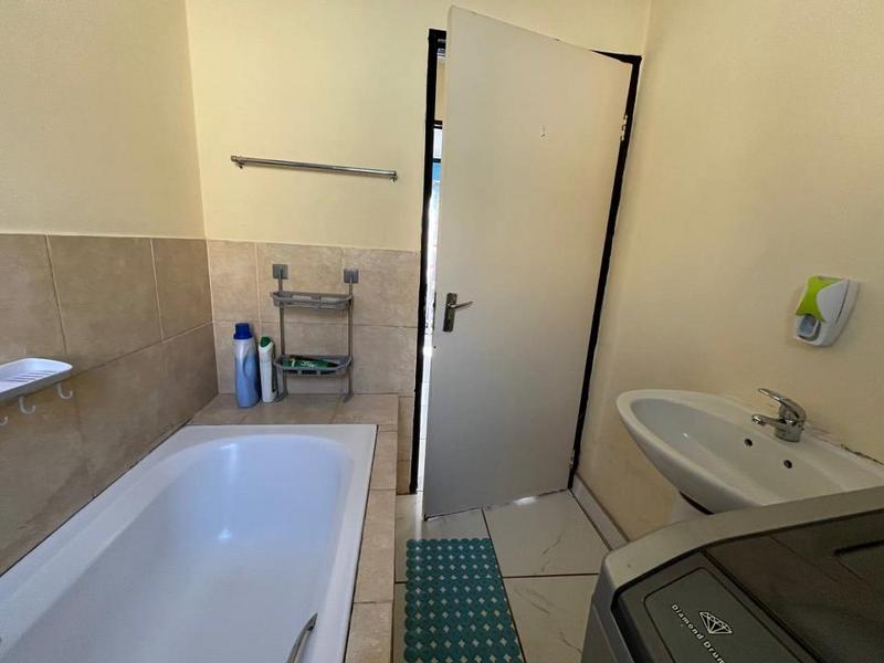 To Let 4 Bedroom Property for Rent in Fleurhof Gauteng