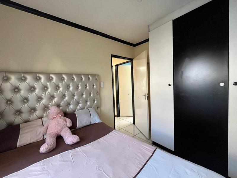 To Let 4 Bedroom Property for Rent in Fleurhof Gauteng