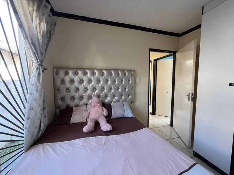 To Let 4 Bedroom Property for Rent in Fleurhof Gauteng