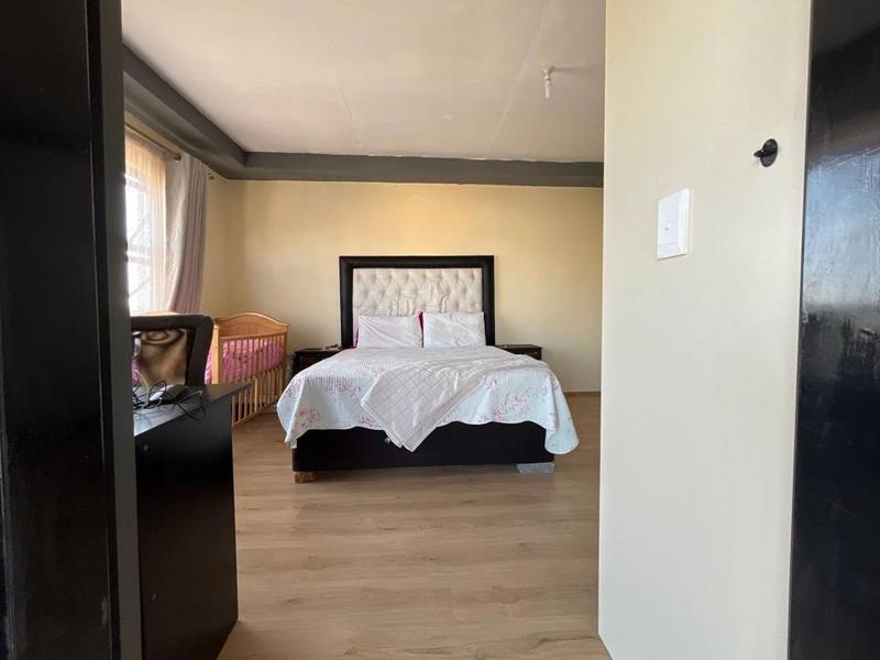 To Let 4 Bedroom Property for Rent in Fleurhof Gauteng