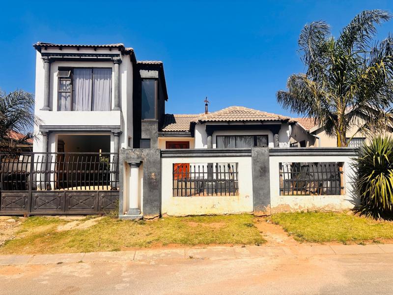 To Let 4 Bedroom Property for Rent in Fleurhof Gauteng