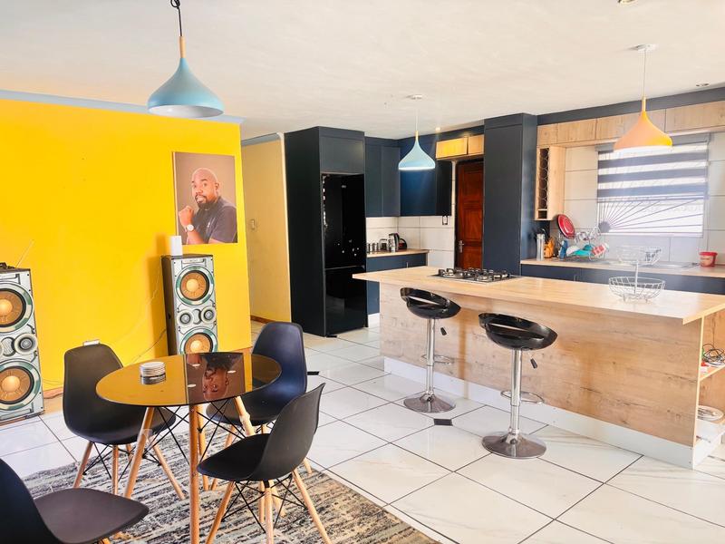 To Let 4 Bedroom Property for Rent in Fleurhof Gauteng