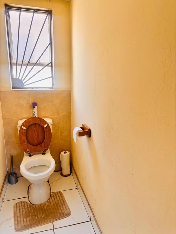 To Let 4 Bedroom Property for Rent in Fleurhof Gauteng