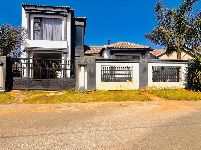To Let 4 Bedroom Property for Rent in Fleurhof Gauteng