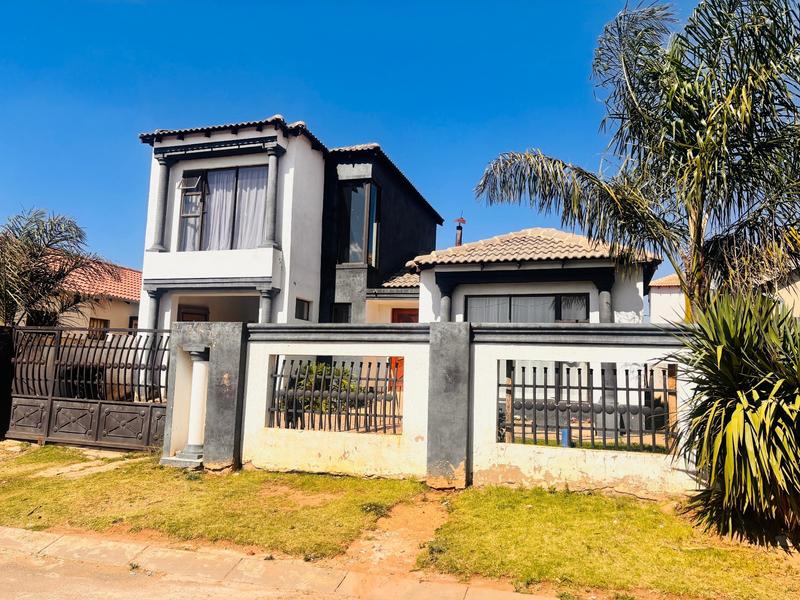 To Let 4 Bedroom Property for Rent in Fleurhof Gauteng